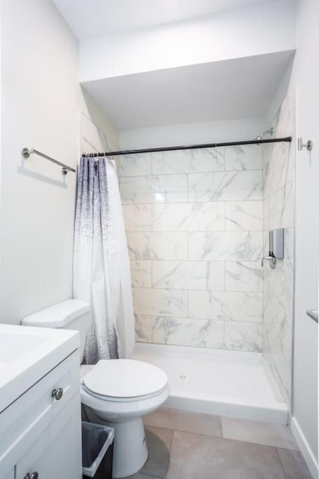 Pensão Luxurious In Heart Of W Cali King *